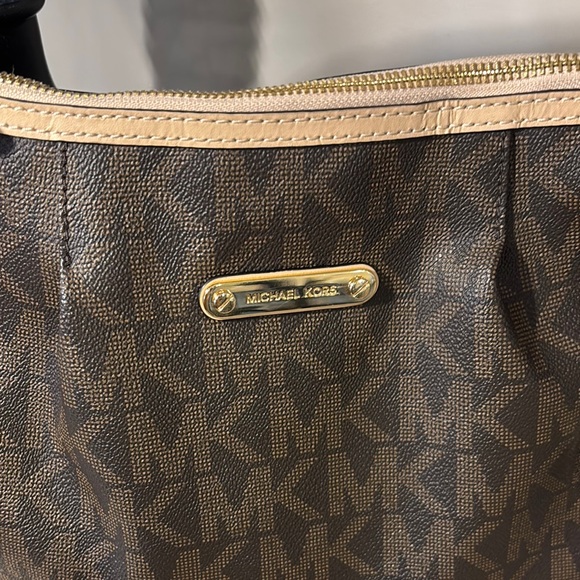 Michael Kors Tan and Brown Shoulder Bag with Gold Hardware LG - Picture 4 of 16